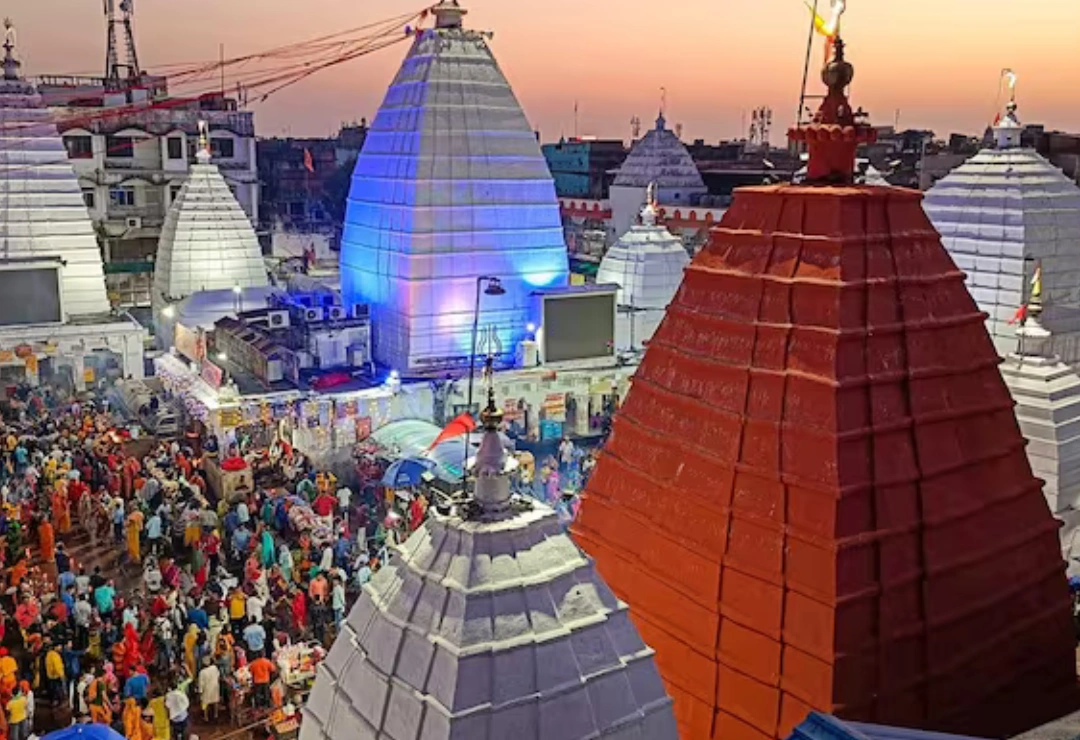 Devotees Offering Jalabhishek